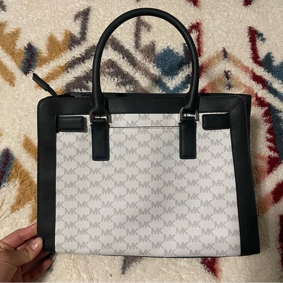 Michael Kors Bag - Picture 4 of 10
